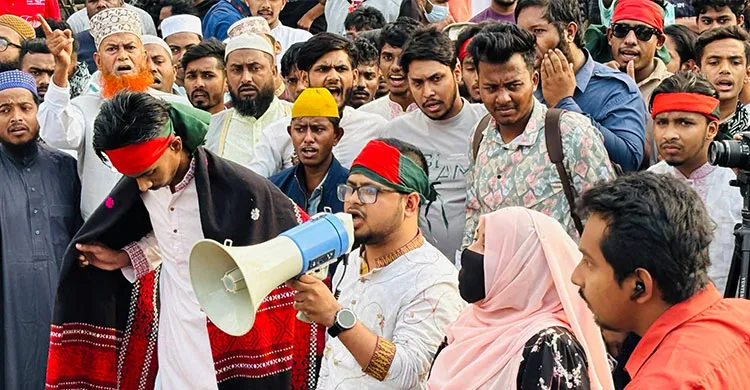 হাদীর মৃত্যুতে উত্তাল নরসিংদী, ঢাকা-সিলেট মহাসড়ক বন্ধ