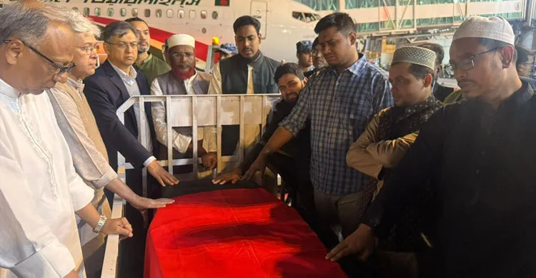 দেশে পৌঁছেছে ওসমান হাদির মরদেহ