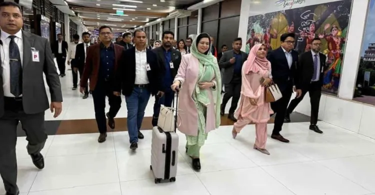 লন্ডনের পথে জোবাইদা রহমান