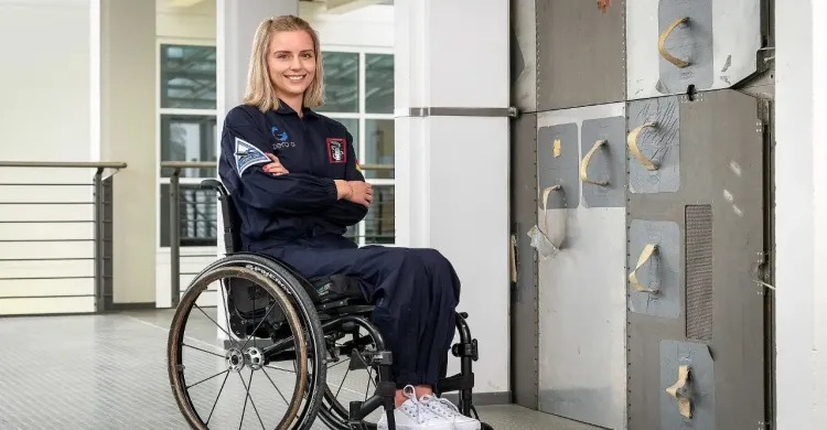 প্রথম হুইলচেয়ার ব্যবহারকারী নারী যাচ্ছেন মহাকাশে