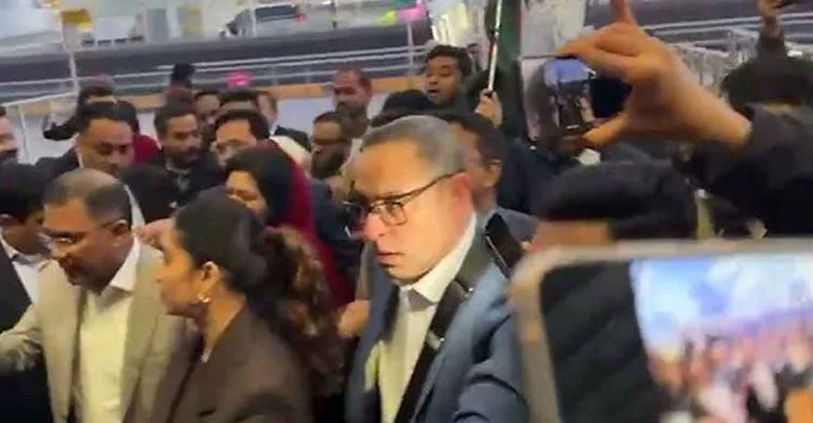 হিথ্রো বিমানবন্দরে পৌঁছেছেন তারেক রহমান