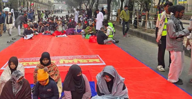 তারেক রহমানকে যাওয়ার সুযোগ দিতে শাহবাগের অবস্থান সরিয়েছে ইনকিলাব মঞ্চ