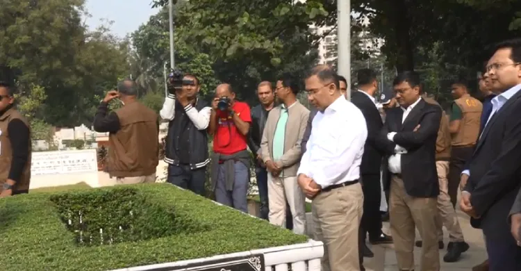 কোকোর কবরে জিয়ারত করলেন তারেক রহমান