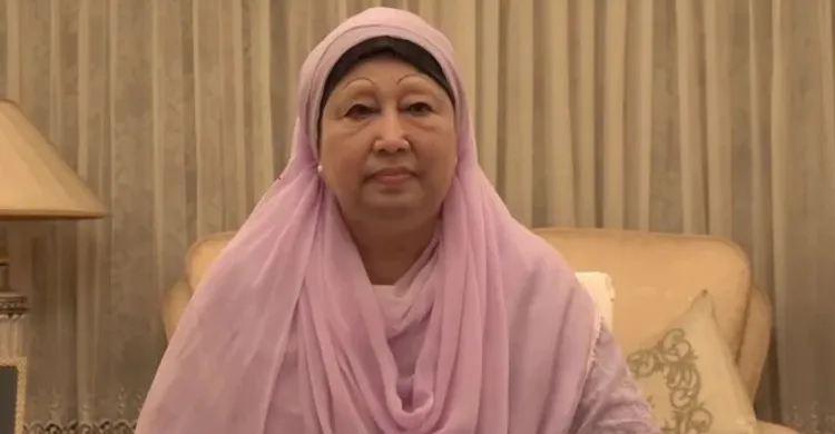 খালেদা জিয়াকে নিয়ে মধ্যরাতে ব্রিফিং, ভোরে দোয়া চাইলেন তারেক রহমান