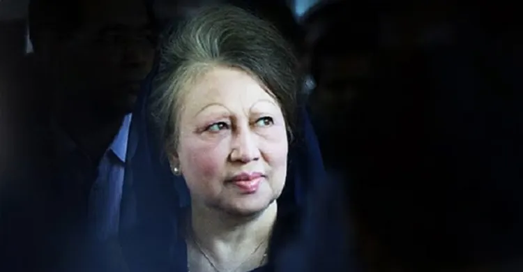 অন্ধকার রাতে পূর্ণিমার চাঁদ