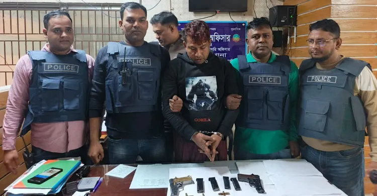 গাজীপুরে ‘মিয়া কসাই’ গ্রেপ্তার: উদ্ধার দুই বিদেশি পিস্তল ও ২৪ রাউন্ড গুলি