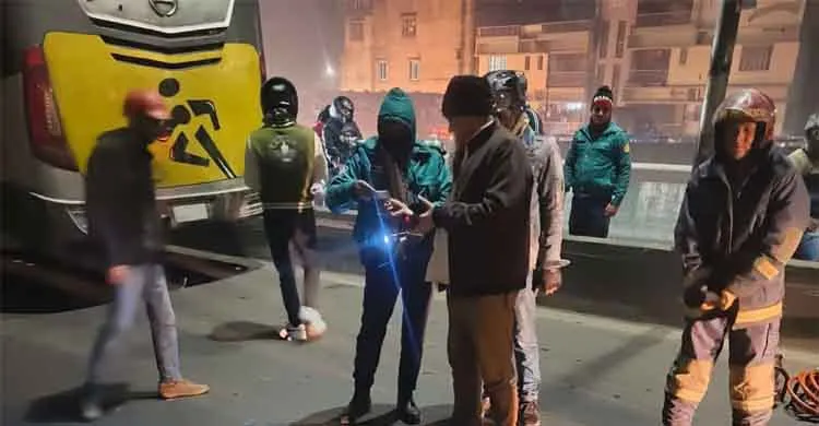 খিলগাঁও ফ্লাইওভারে কাভার্ডভ্যানের ধাক্কায় পুলিশ সদস্য নিহত, চালক পলাতক