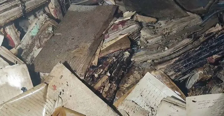 যশোর সাব-রেজিস্ট্রি অফিসে আগুনে পুড়ে গেছে দুইশ বছরের পুরোনো দলিলপত্র