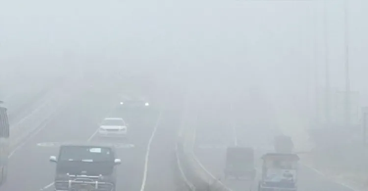 ঘন কুয়াশা-ঠান্ডা বাতাসে কাঁপছে ঢাকা