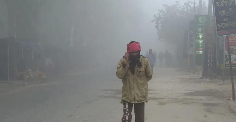 তীব্র শীতে কাঁপছে যমুনা পাড়ের মানুষ