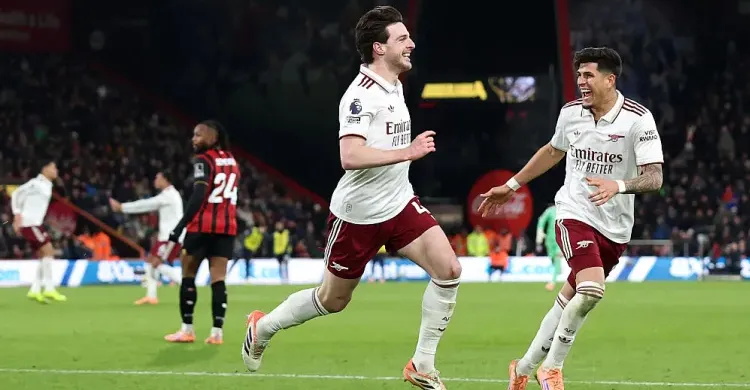 ধাক্কা সামলে জয়ে ফিরল আর্সেনাল, শিরোপা লড়াইয়ে টিকে ভিলা