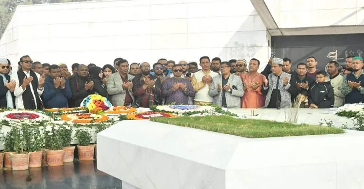 খালেদা জিয়ার কবরে বাংলাদেশ পুলিশ এসোসিয়েশনের শ্রদ্ধা ও দোয়া মাহফিল