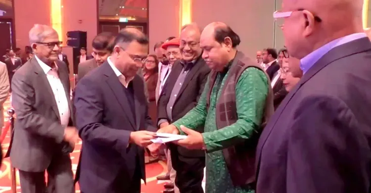 সাংবাদিকদের সঙ্গে শুভেচ্ছা বিনিময়ে তারেক রহমান