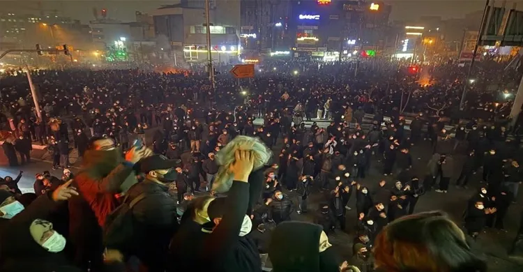 ইরানে বিক্ষোভ দমনে তাজা গুলি, ৪৮ ঘণ্টায় দুই হাজার নিহতের আশঙ্কা