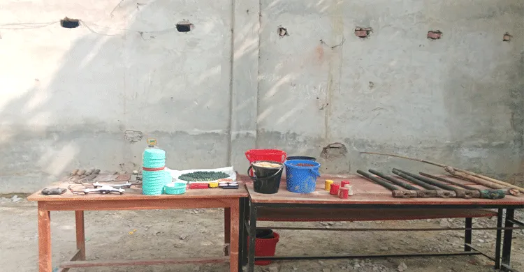 জাজিরায় যৌথ বাহিনীর অভিযানে ককটেল ও দেশীয় অস্ত্র উদ্ধার, আটক ৪