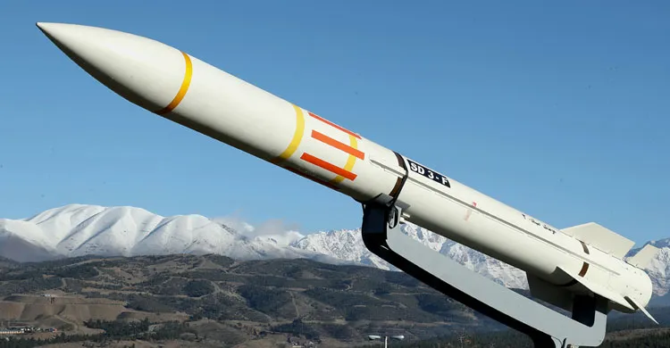 আঞ্চলিক দেশগুলোকে সতর্ক করল ইরান, হামলা হলে যুক্তরাষ্ট্রের ঘাঁটিতে পাল্টা আঘাত