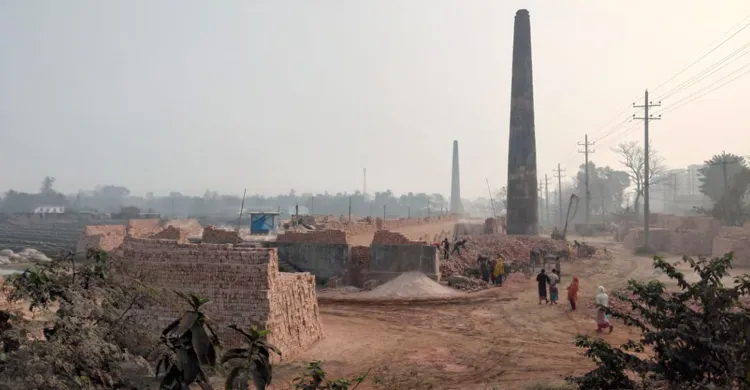 সাভারে ‘ডিগ্রেডেড এয়ারশেড’ ঘোষণা কাগজে-কলমে, ইটভাটার বিষে বিপন্ন জনস্বাস্থ্য