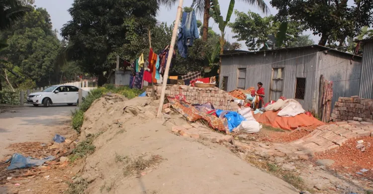 আদালতের নিষেধাজ্ঞা উপেক্ষা করে শ্রীনগরে ঐতিহ্যবাহী সম্পত্তি খাস