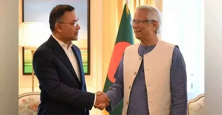 প্রধান উপদেষ্টাকে ফুলেল শুভেচ্ছা জানালেন তারেক রহমান