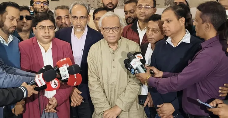 তারেক রহমানের নিরাপত্তা বেহুলার বাসরঘরের মতো যেন ছিদ্র না থাকে: রিজভী