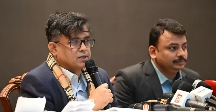 নির্বাচনের আগে লুট হওয়া অস্ত্র দ্রুত উদ্ধারের নির্দেশ প্রধান উপদেষ্টার