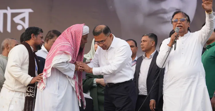 মায়ের দোয়া অনুষ্ঠানে ইমামকে অনন্য সম্মান