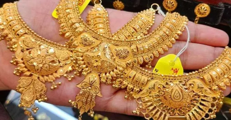 টানা বাড়তির পর সোনার দামে বড় কাটছাঁট