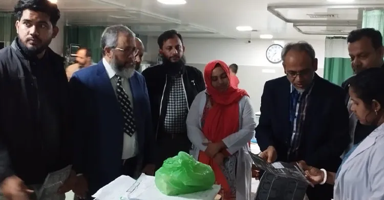 নির্বাচনী প্রচারণার প্রথম দিনে সিলেটের দুই মেডিকেল কলেজ হাসপাতালে বিএনপির লিফলেট বিতরণ