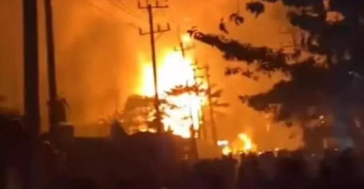 বাজিতপুরে পেট্রোল পাম্পে আগুন, ৪ জন দগ্ধ