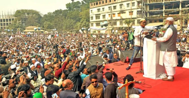 বগুড়ায় জামায়াতের জনসভায় মানুষের ঢল