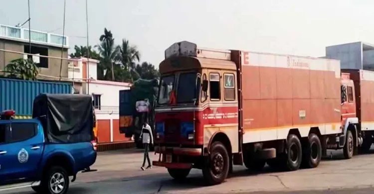 বেনাপোল বন্দর দিয়ে ভারত থেকে ৮ ট্রাক ভর্তি বিস্ফোরক যাচ্ছে দিনাজপুরে