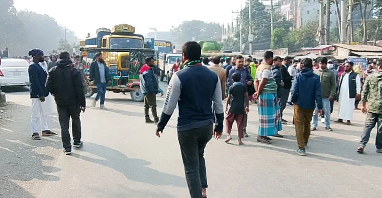 শ্রীপুরে ঢাকা-ময়মনসিংহ মহাসড়ক অবরোধ করে অটো চালকদের বিক্ষোভ, চরম ভোগান্তি