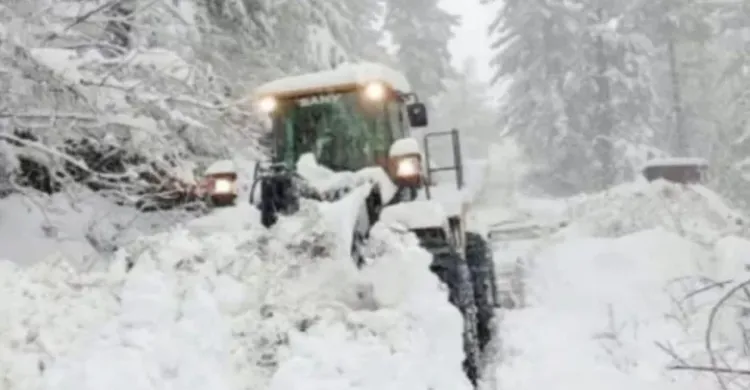 পাকিস্তানে সতর্কতা জারি, ভ্রমন এড়ানোর পরামর্শ