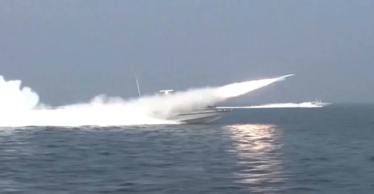 পানির নিচে মিসাইল সুড়ঙ্গের ভিডিও প্রকাশ ইরানের