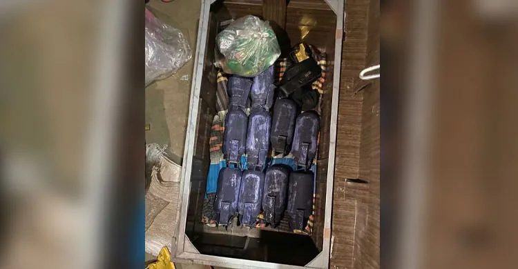 যশোরে অভিযানে গ্রেনেড, পিস্তল ও গুলি উদ্ধার, চাপাতি-ছুরি মিলেছে