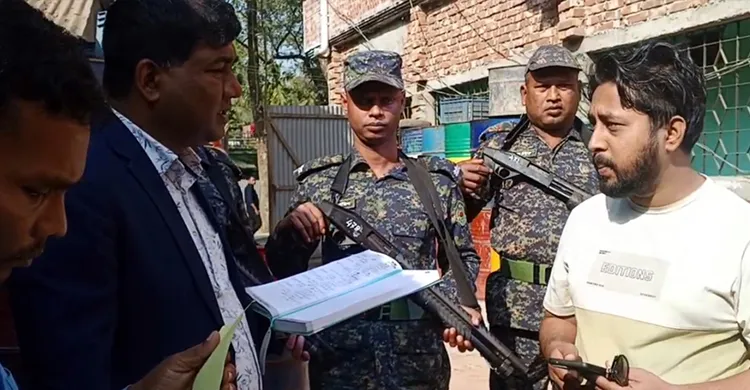 বাড়তি দামে গ্যাস বিক্রি ব্যবসায়ীকে ৫০ হাজার টাকা জরিমানা