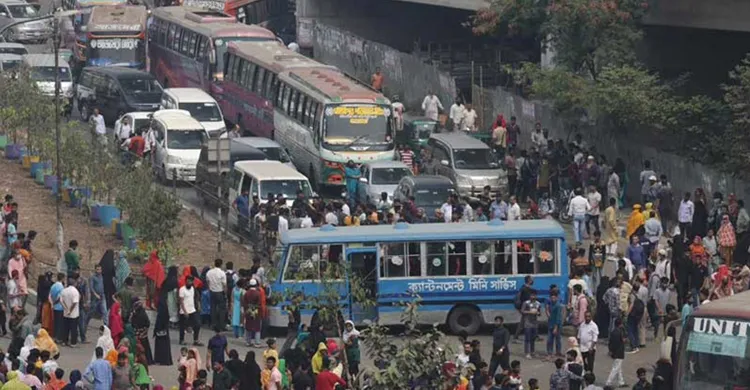 ভোটের আগে মহাসড়কে যাত্রী দুর্ভোগ: অতিরিক্ত ভাড়া, চাপাচাপি ও বাড়ছে নিরাপত্তাহীনতা