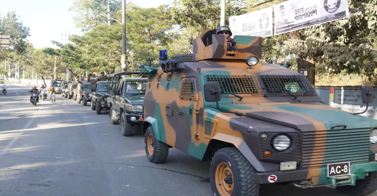 সংসদ নির্বাচন সামনে রেখে ঢাকাজুড়ে কড়াকড়ি তল্লাশি, চেকপোস্টে পুলিশ-র‍্যাব-সেনাবাহিনী