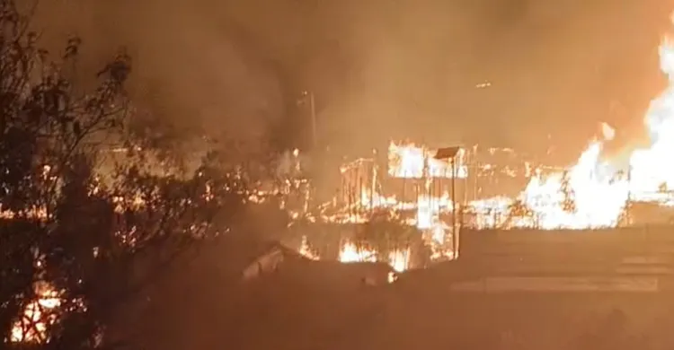 উখিয়ার রোহিঙ্গা ক্যাম্পে গভীর রাতে আগুন