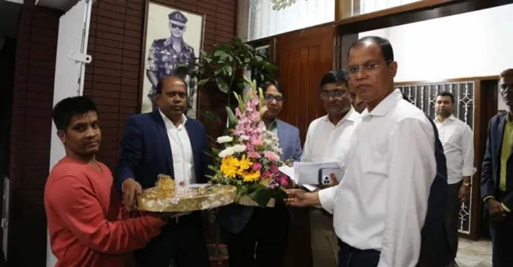 তারেক রহমানকে ফুল ও মিষ্টি পাঠালেন মমতা বন্দ্যোপাধ্যায়