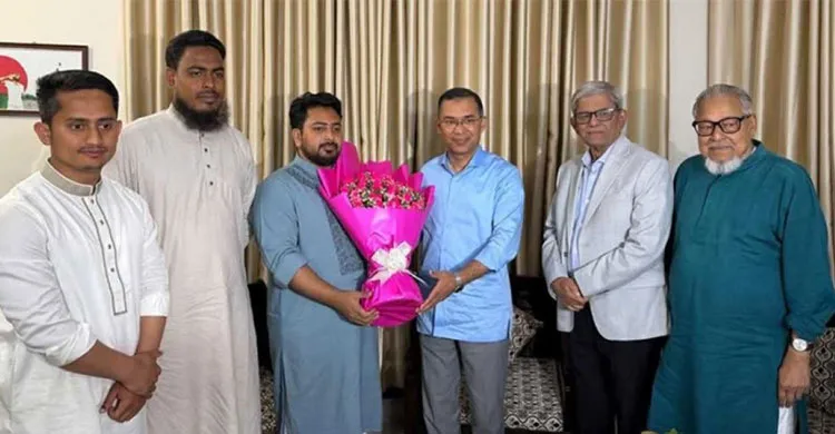 নাহিদ ইসলামের বাসায় তারেক রহমানের সাক্ষাৎ