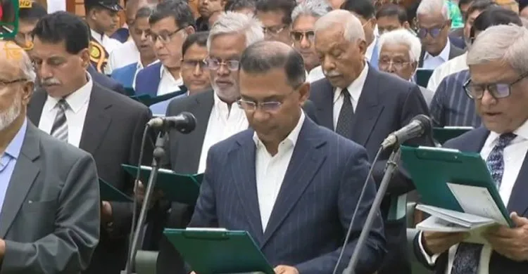 নবনির্বাচিত সংসদ সদস্যদের শপথ পড়ালেন সিইসি