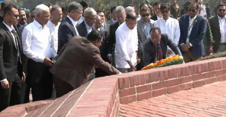 জাতীয় স্মৃতিসৌধে বীর শহীদদের প্রতি শ্রদ্ধা জানালেন প্রধানমন্ত্রী