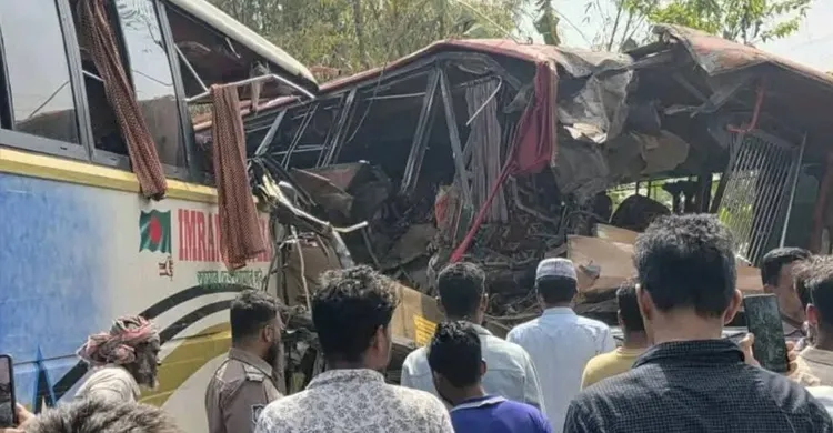 মাদারীপুরে দুই বাসের সংঘর্ষে ২ জন নিহত, আহত ১০