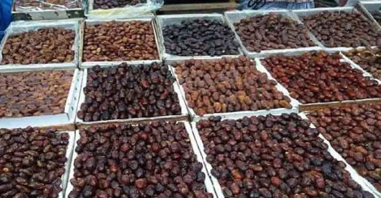 রমজানে কাওরান বাজারে অস্থায়ী খেজুর বাজার: কম দামের ফাঁদে প্রতারণা, সিন্ডিকেটের দৌরাত্ম্য