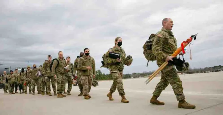 কাতার–বাহরাইন ঘাঁটি থেকে শত শত সেনা সরাচ্ছে যুক্তরাষ্ট্র