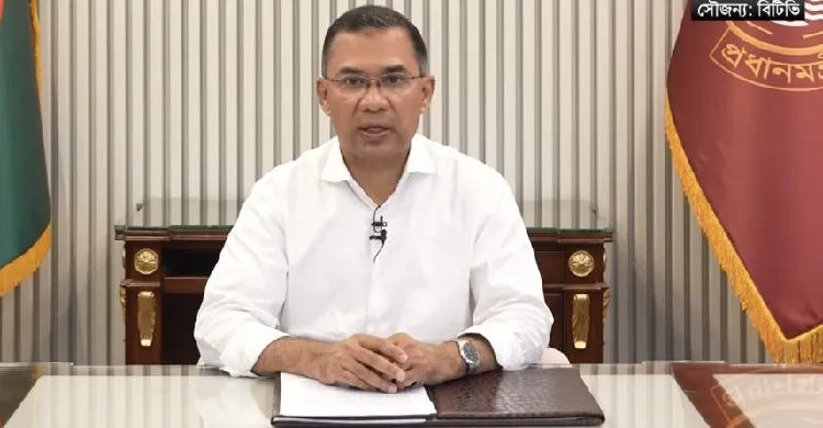 প্রধানমন্ত্রী কার্যালয়ে পুরোনো কর্মচারিদের সঙ্গে সৌহার্দ্যপূর্ণ সাক্ষাৎ করলেন তারেক রহমান