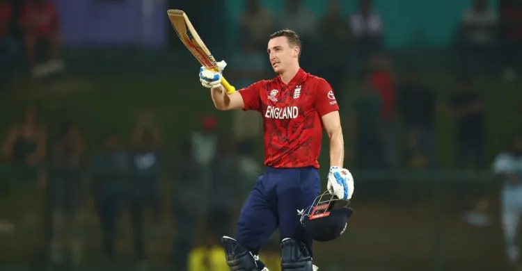 পাকিস্তানকে ২ উইকেটে হারিয়ে সবার আগে সেমিতে ইংল্যান্ড