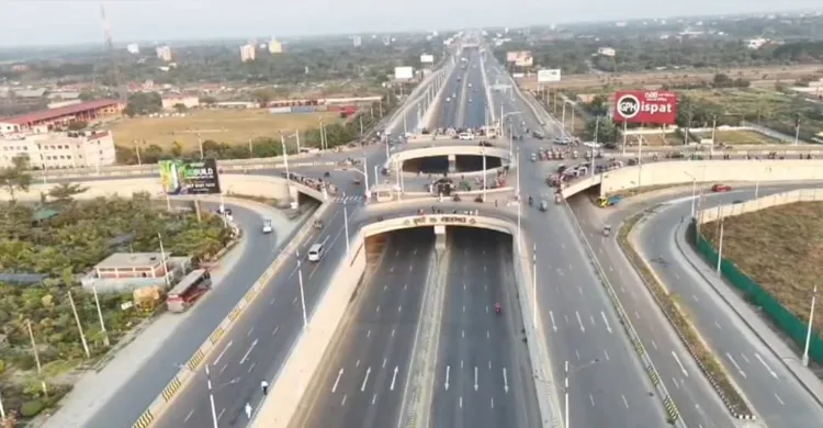 পূর্বাচলের ৩০০ ফিট এক্সপ্রেসওয়ে এখন মরণফাঁদ