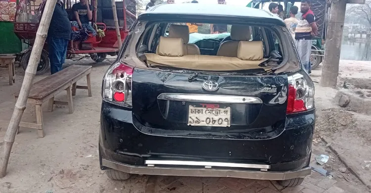 আশুলিয়ায় ইউপি মেম্বারের ওপর সন্ত্রাসী হামলা, গাড়ি ভাঙচুর